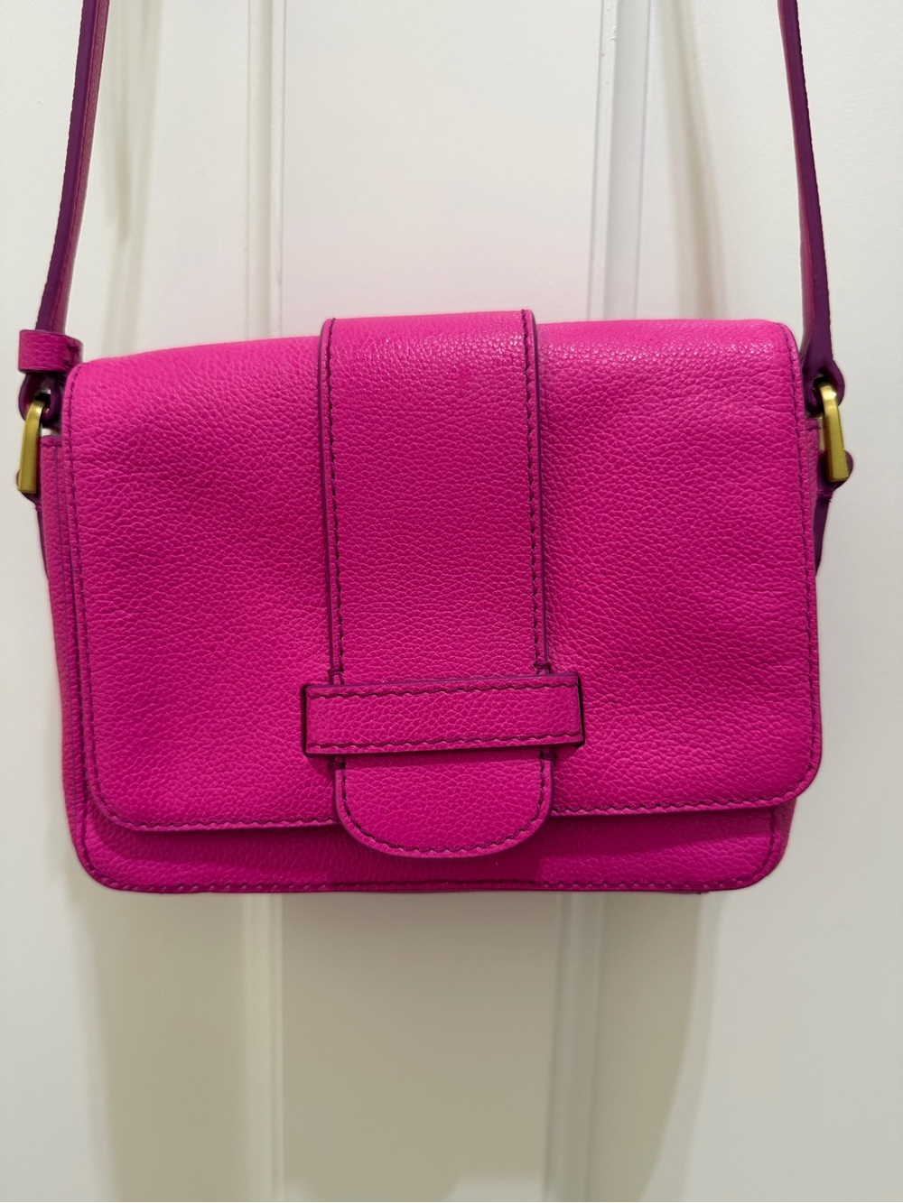 Fossil Fuchsia Pink Crossbody Bag Adjustable Strap Pebbled Faux Leather